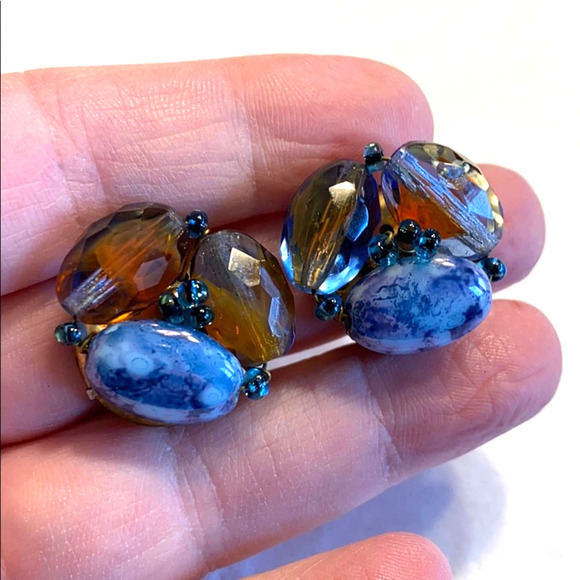 Mid century beaded clip on earrings blue stones & gold faceted glass beads - Picture 2 of 4